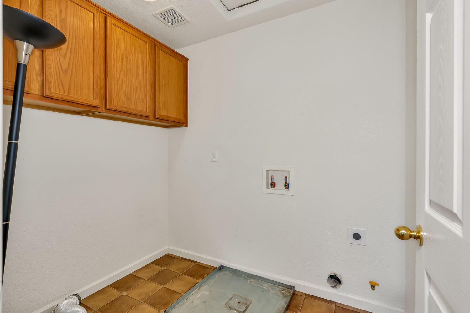 Patterson, California 95363, United States, 3 Bedrooms Bedrooms, ,3 BathroomsBathrooms,Residential,Active,240676