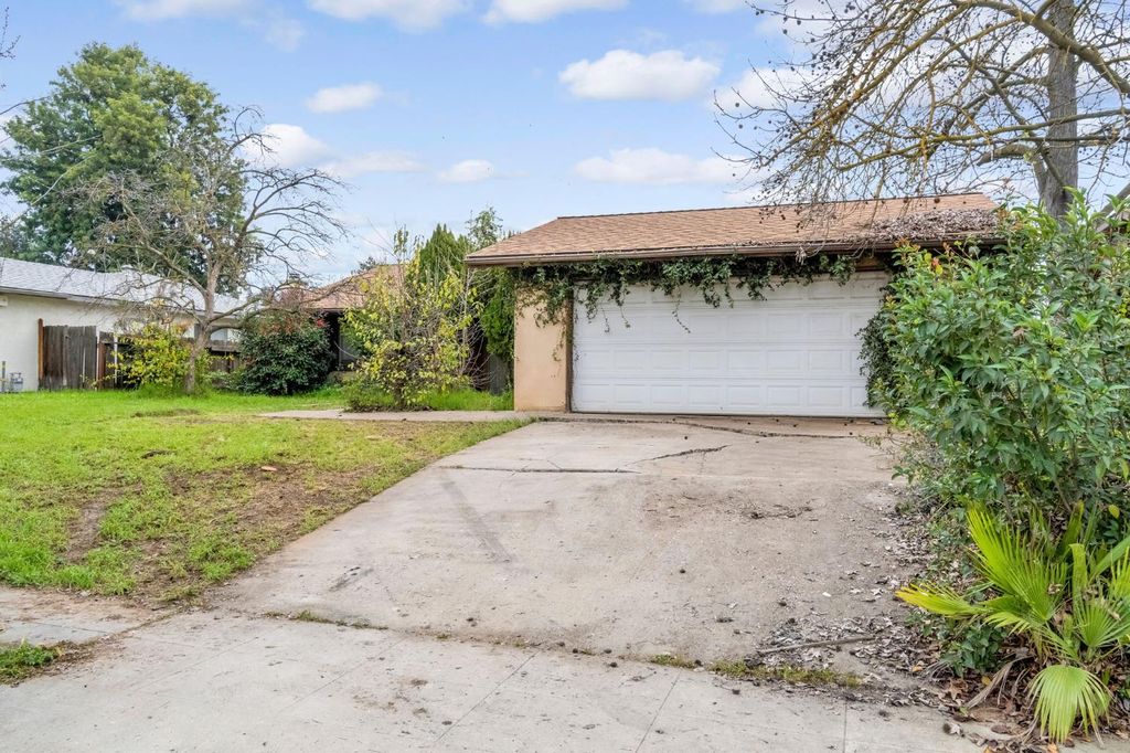 Photo of 5408 N Salinas Avenue, Fresno, CA 93722 (MLS # 226017814)