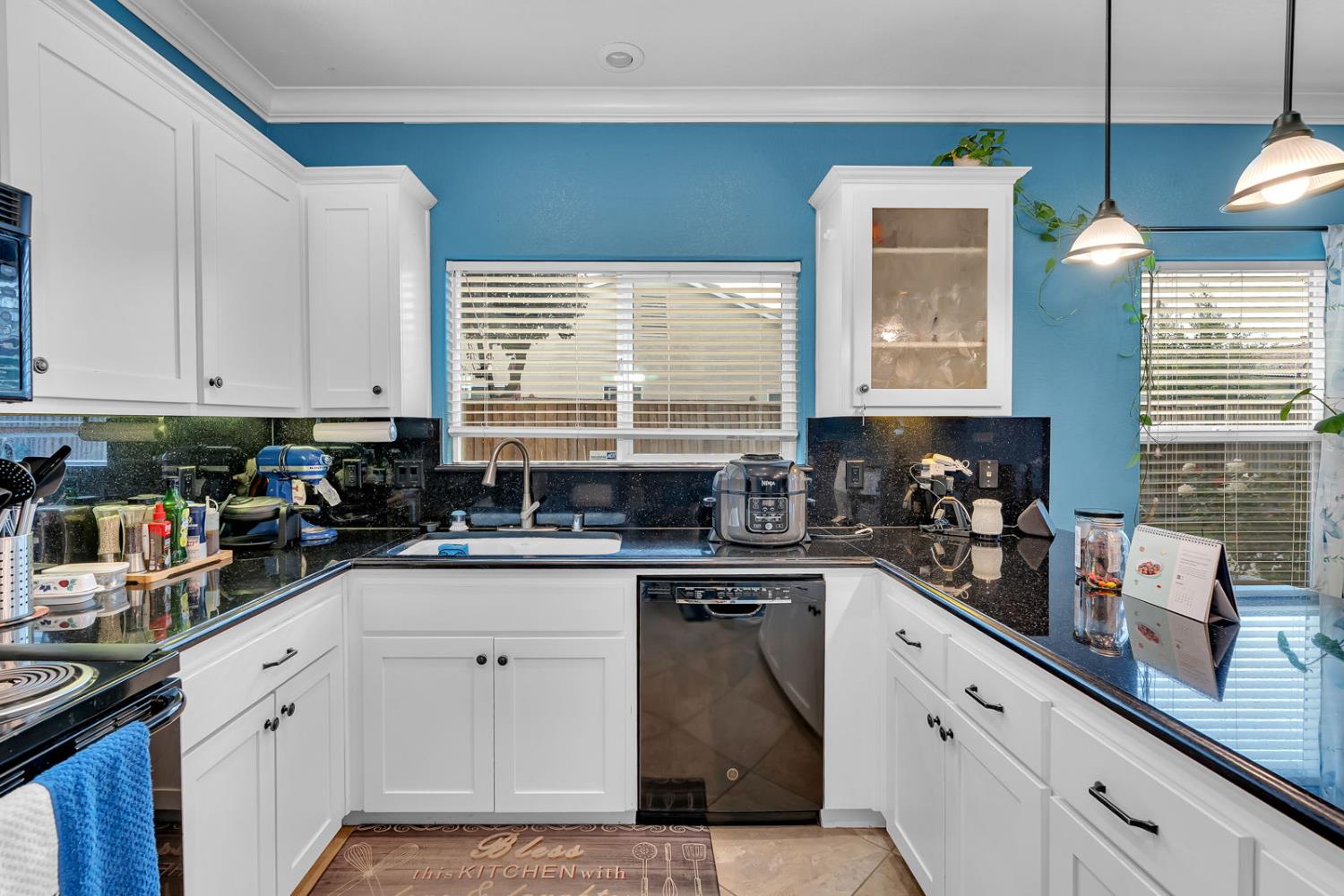 Los Banos, California 93635, United States, 3 Bedrooms Bedrooms, ,2 BathroomsBathrooms,Residential,Active,243075