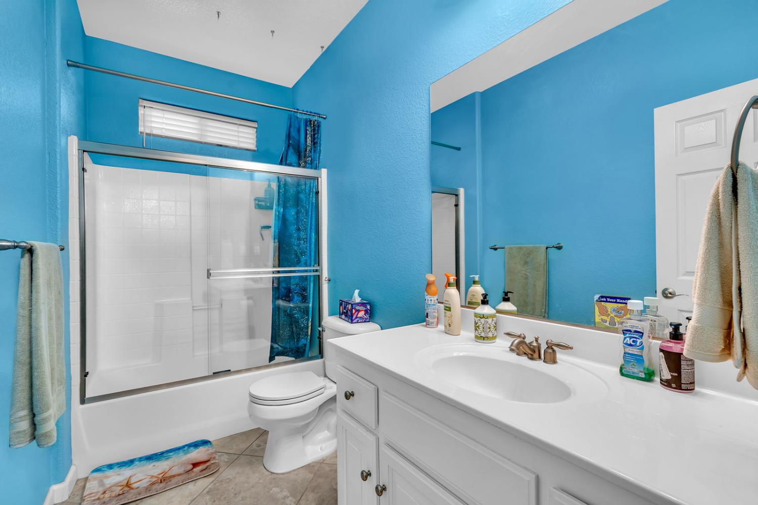 Los Banos, California 93635, United States, 3 Bedrooms Bedrooms, ,2 BathroomsBathrooms,Residential,Active,243075