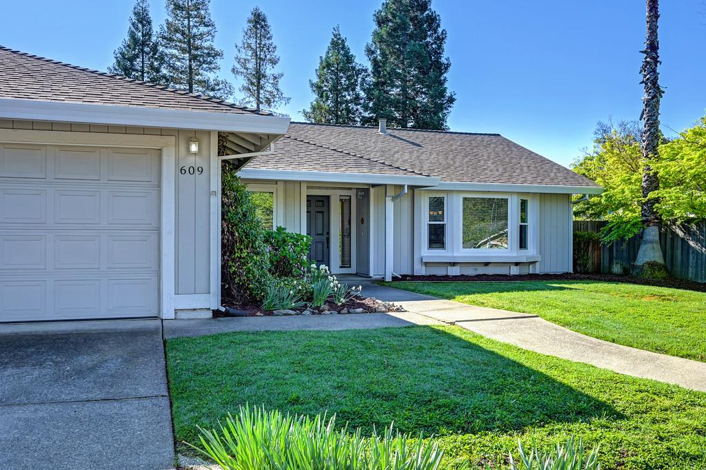 609 Willow Creek Drive