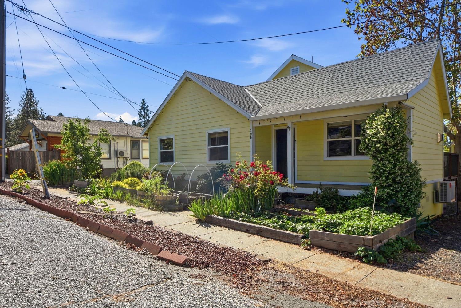 125 E Oak Street