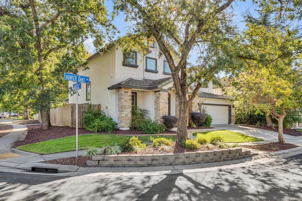 4033 Hunter Oaks Lane