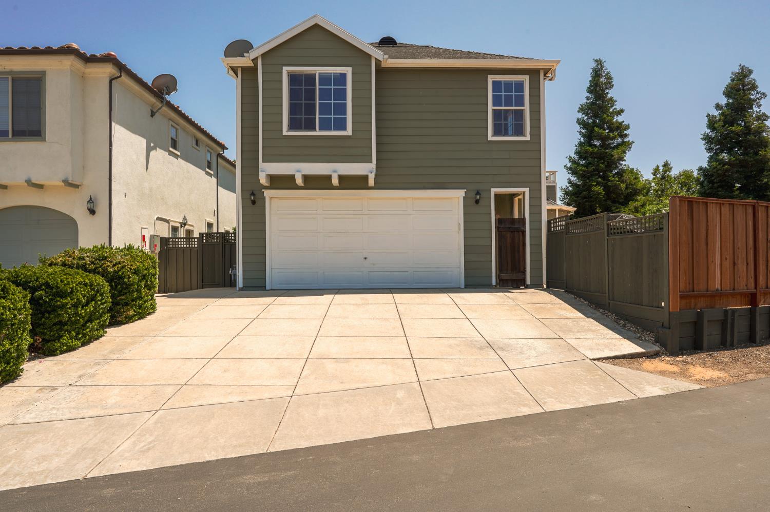 2731 Mocking Bird Lane