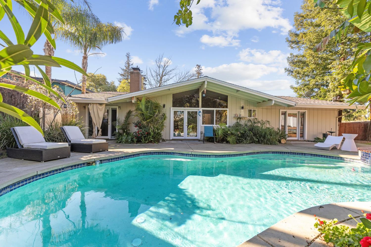 7613 Northeast Circle