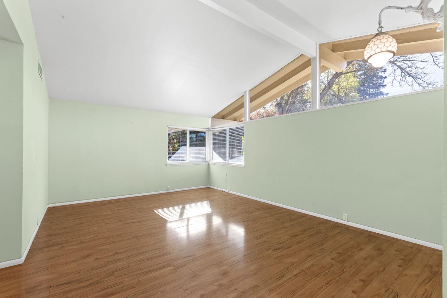 7613 Northeast Circle