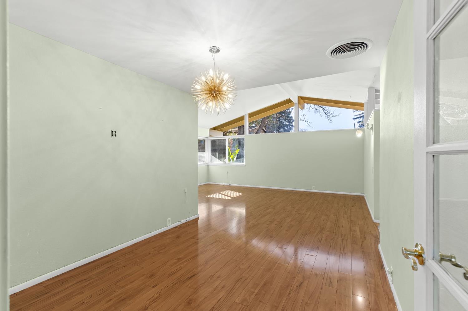 7613 Northeast Circle