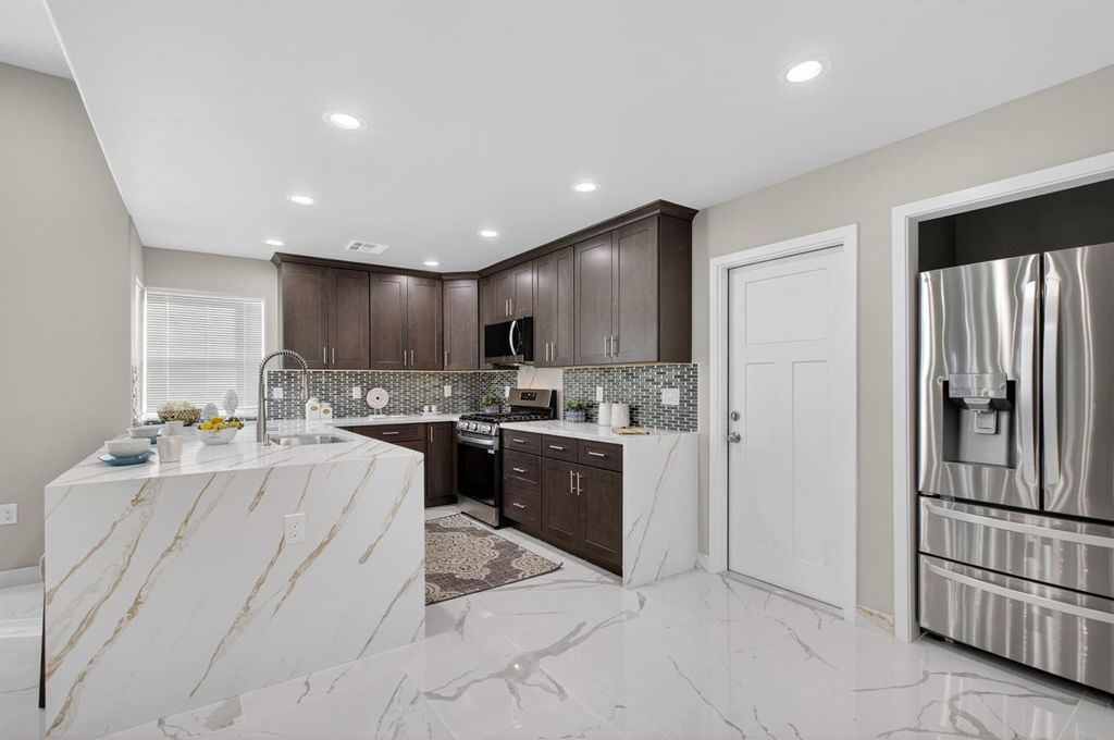 Photo of 8005 DELAGE Way, Sacramento, CA 95828 (MLS # 225134779)