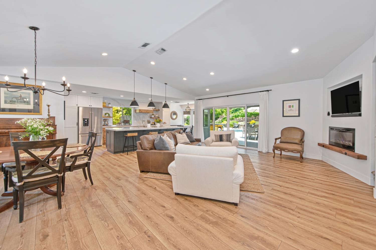 1672 Wyndham