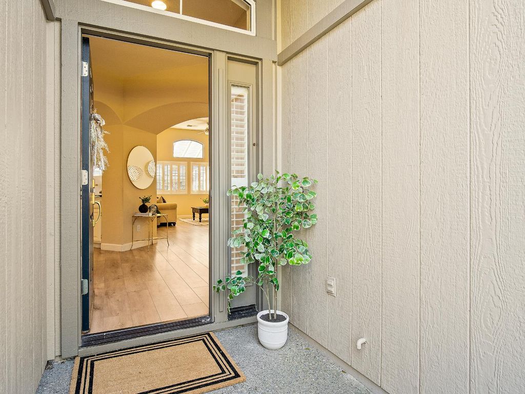 Photo of 467 Facet Place, Folsom, CA 95630 (MLS # 226005303)