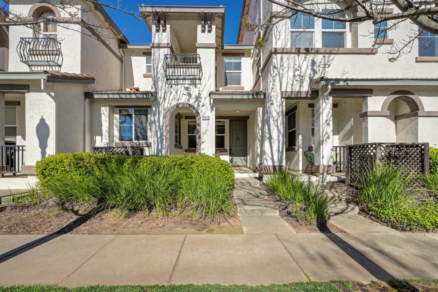 2413 Las Palomas Loop 37