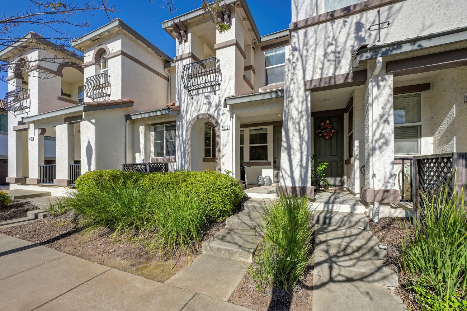 2413 Las Palomas Loop 37