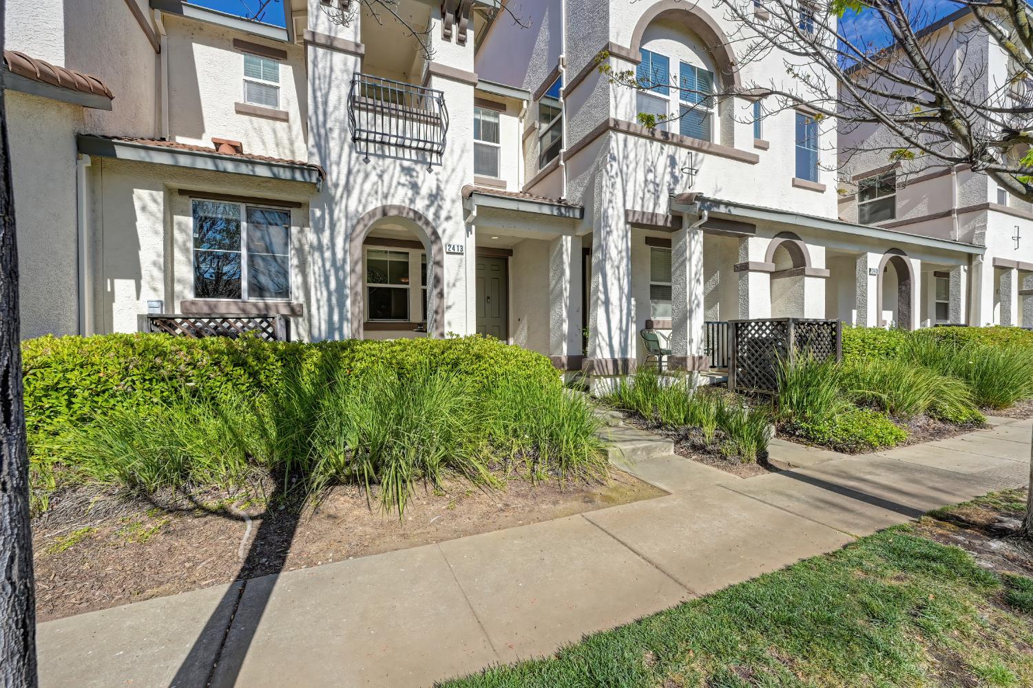 2413 Las Palomas Loop 37