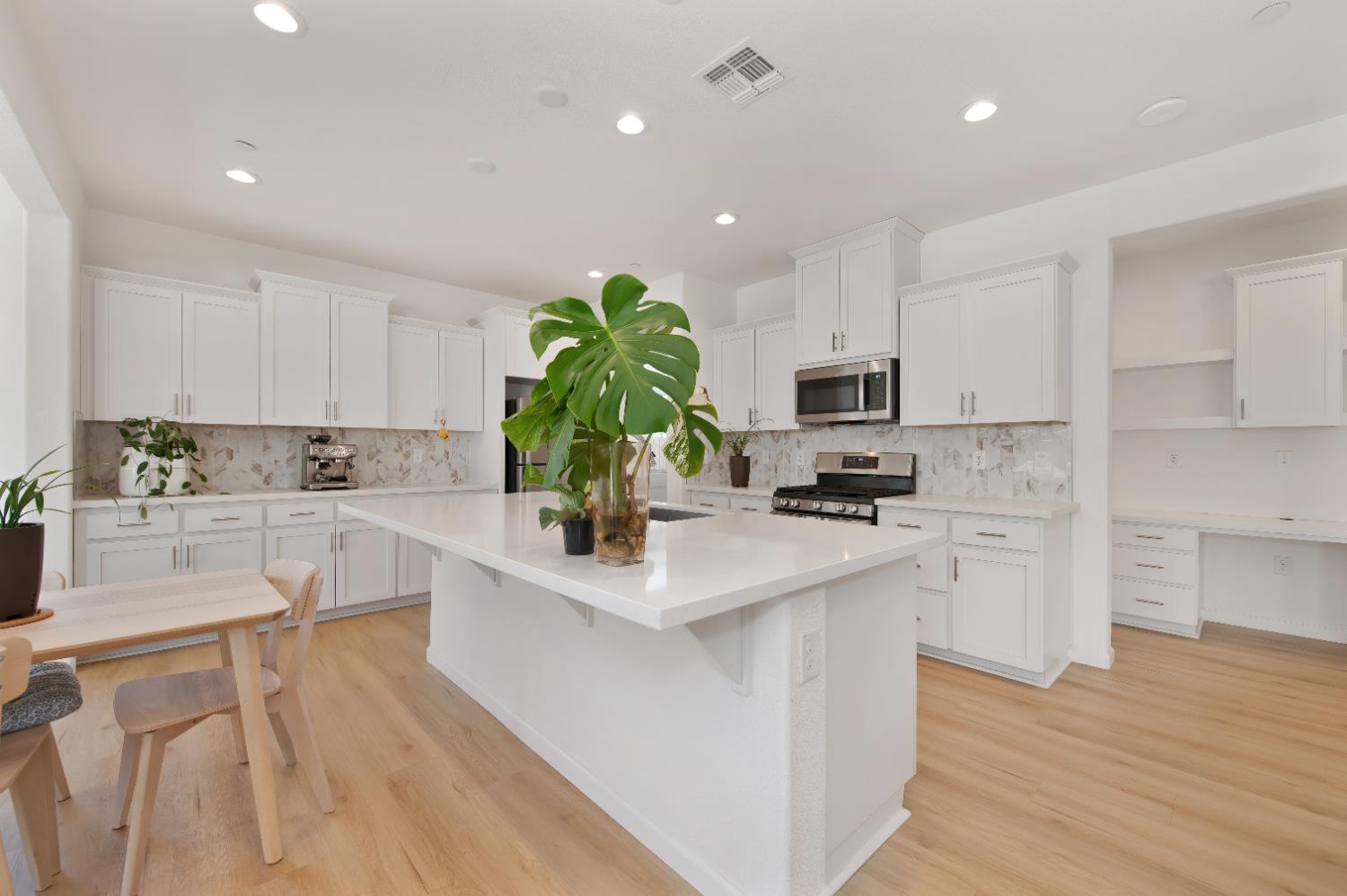 Rancho Cordova, California 95742, United States, 3 Bedrooms Bedrooms, ,3 BathroomsBathrooms,Residential,Active,177361