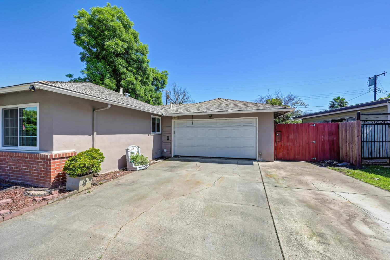 2560 Carson Way