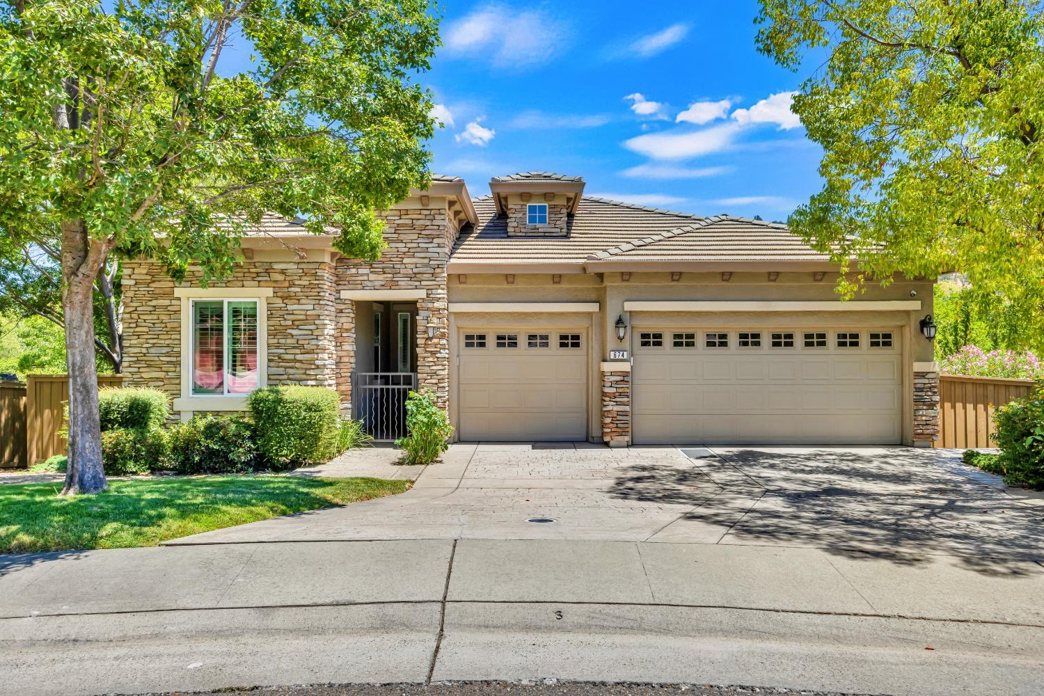 674 Burlond Court