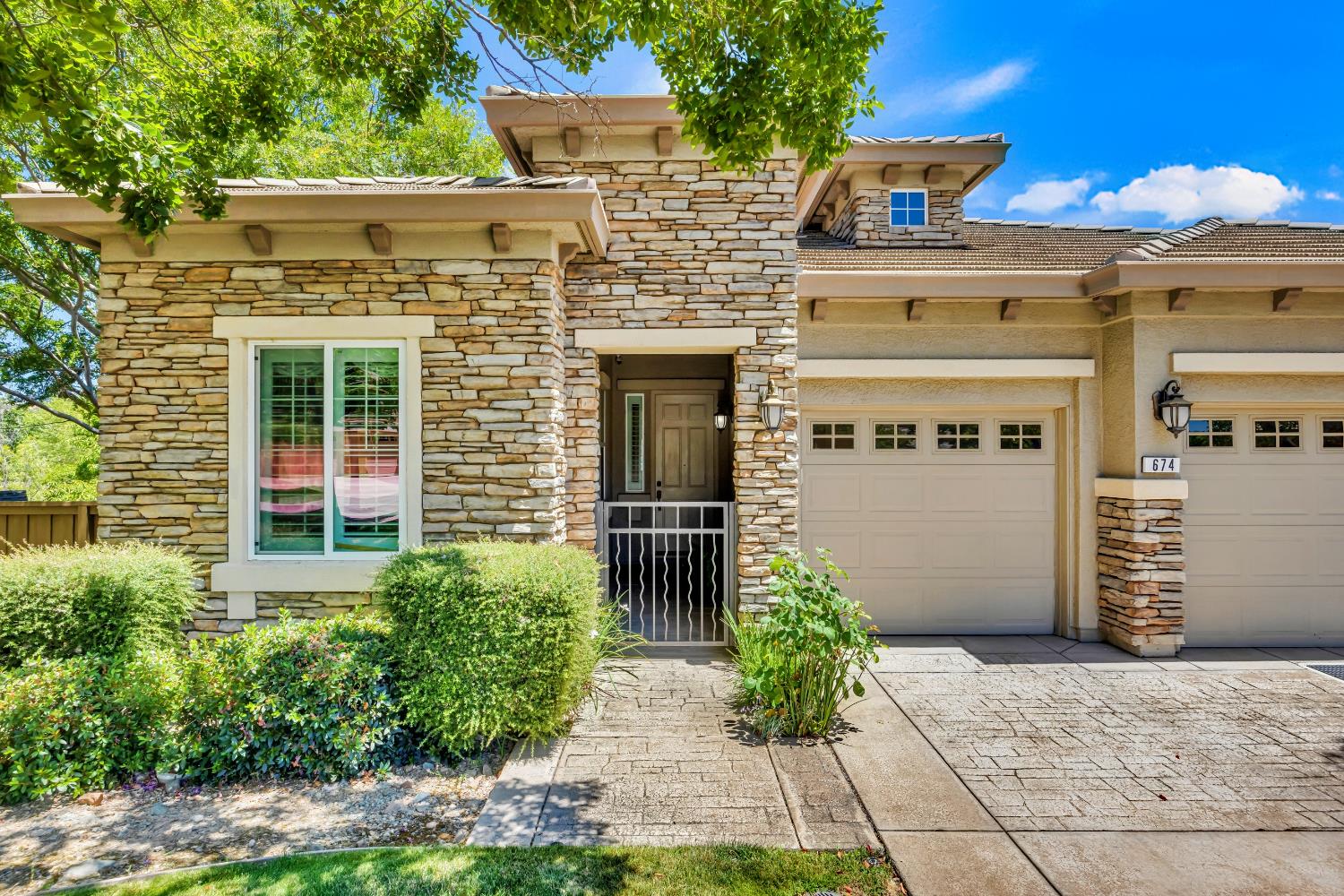 674 Burlond Court