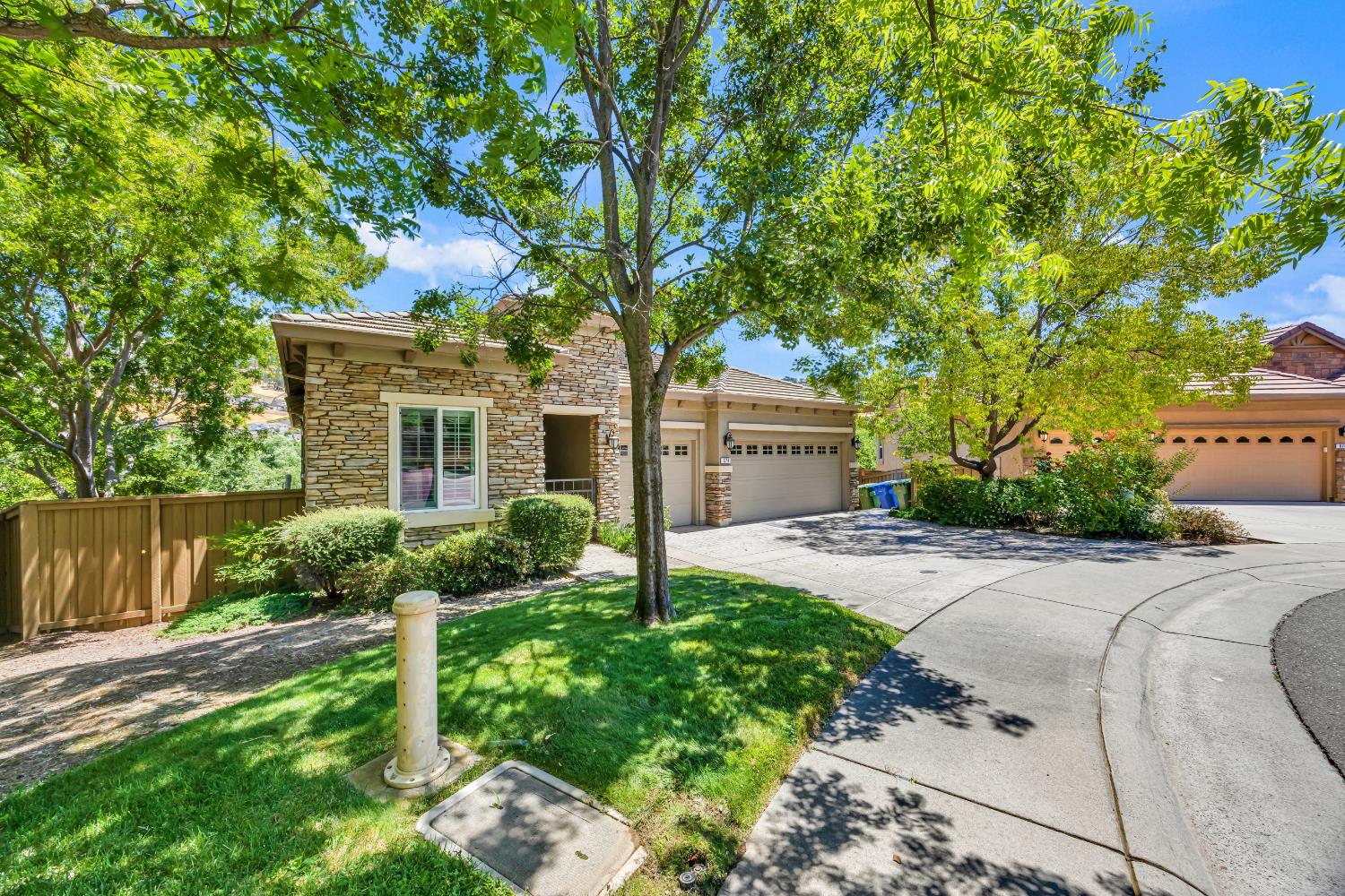 674 Burlond Court