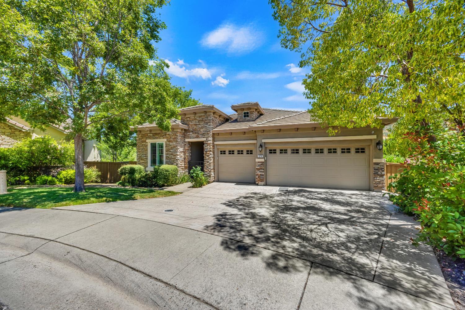 674 Burlond Court