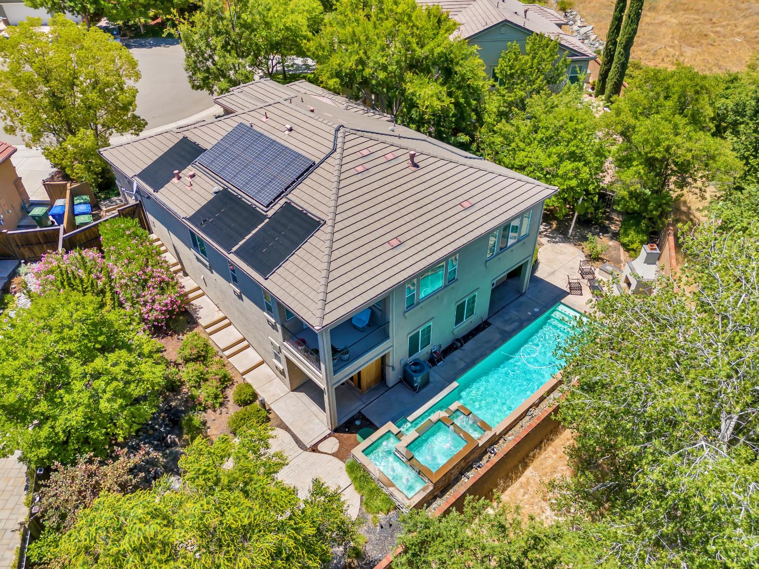 674 Burlond Court