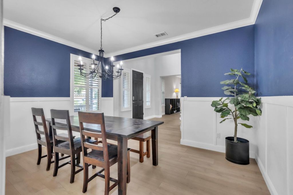 Photo of 1725 Woodhaven Circle, Roseville, CA 95747 (MLS # 225130673)