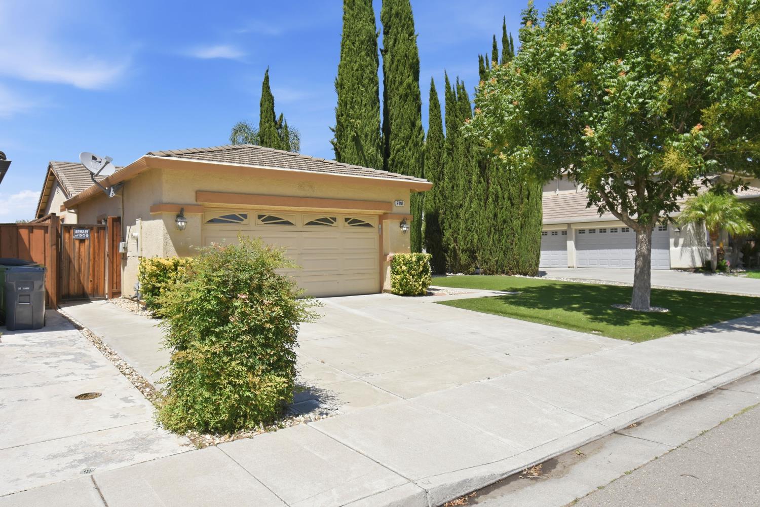 2093 Golden Gate Drive