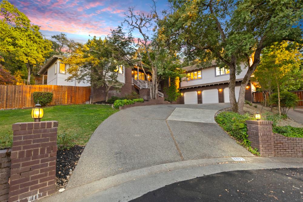 8891 Crest Court