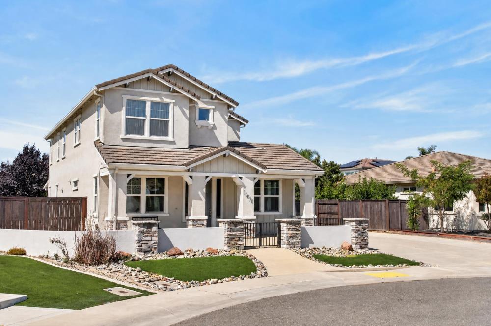 10070 Red Tail Hawk Way