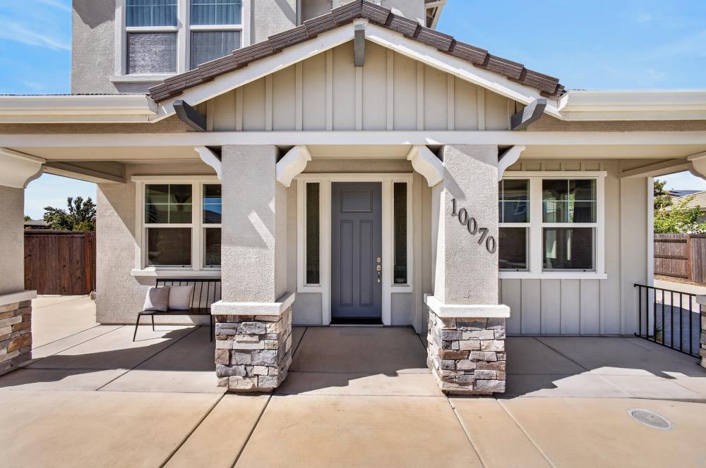 10070 Red Tail Hawk Way