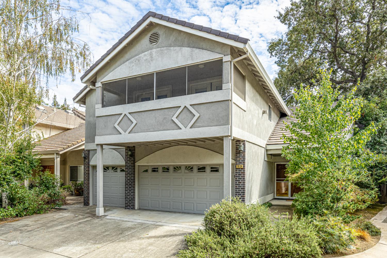 7034 Ara Lane