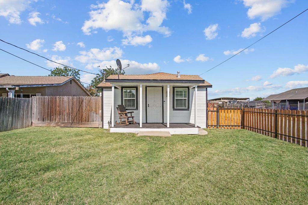 Photo of 966 Elma Street, Hickman, CA 95323 (MLS # 225144842)