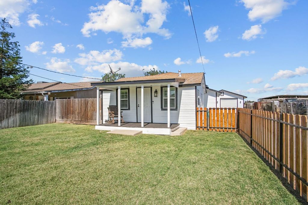 Photo of 966 Elma Street, Hickman, CA 95323 (MLS # 225144842)