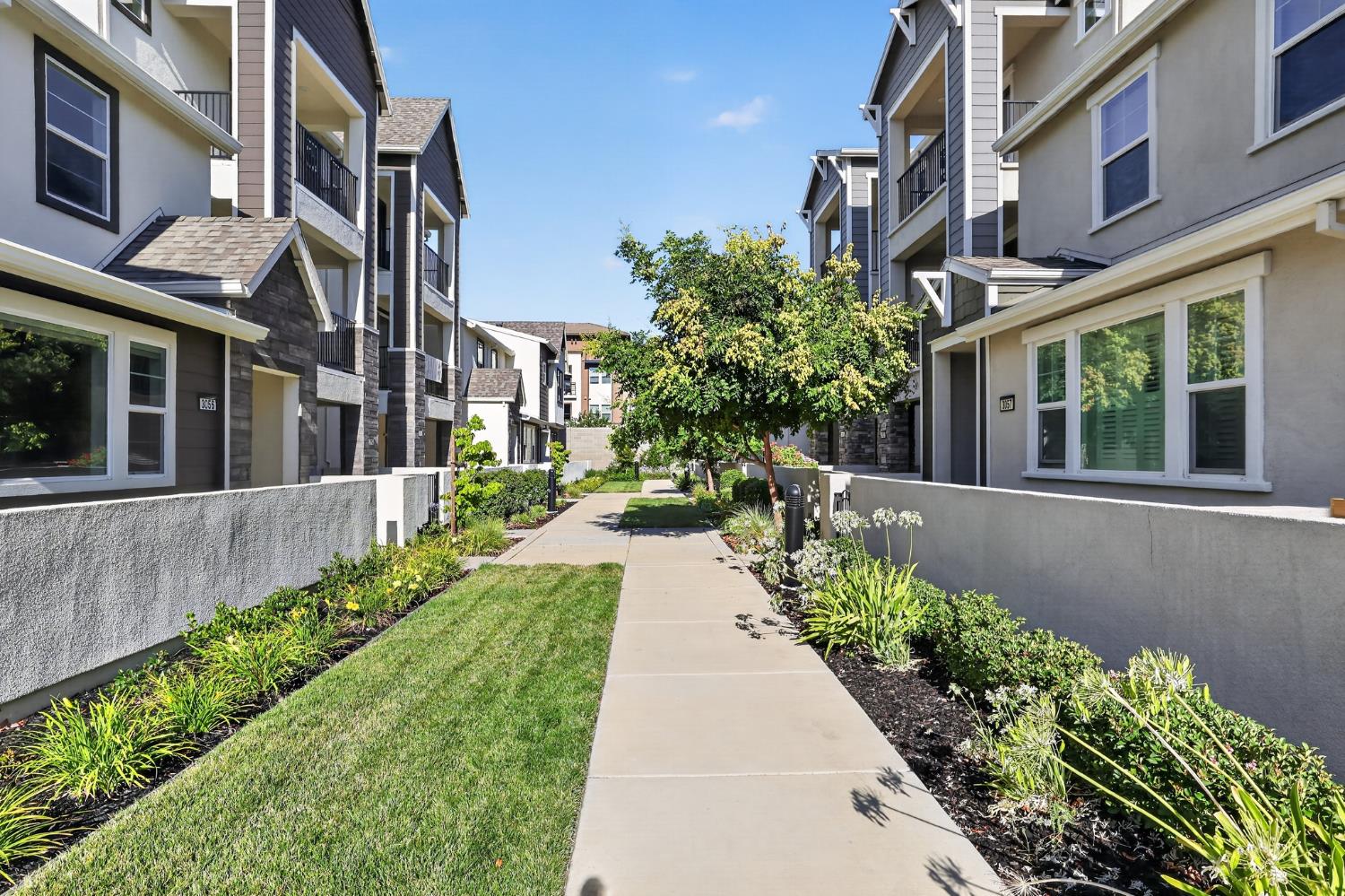 3075 Blue Cove Walk