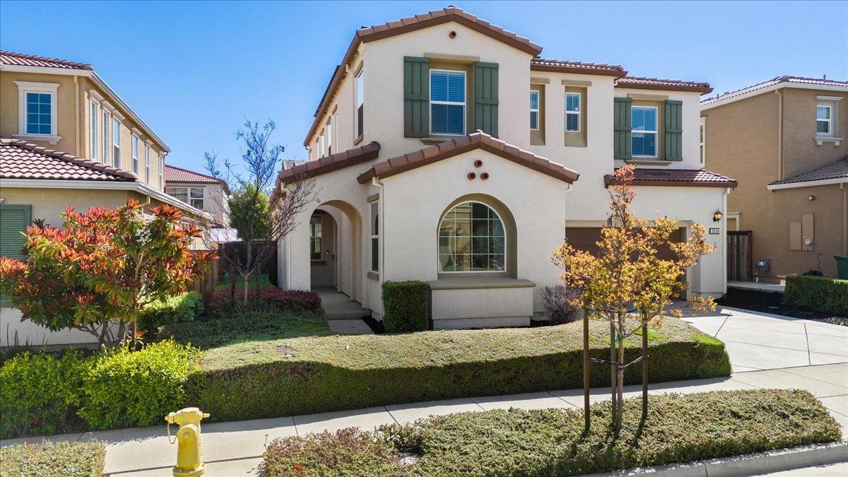 2536 Mia Way