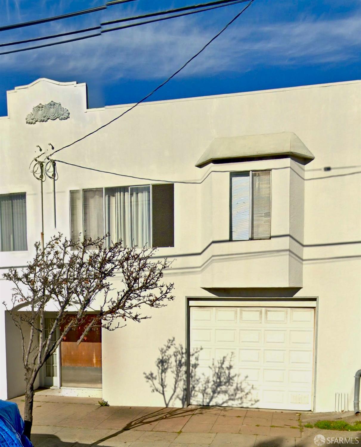 542 Grand Avenue