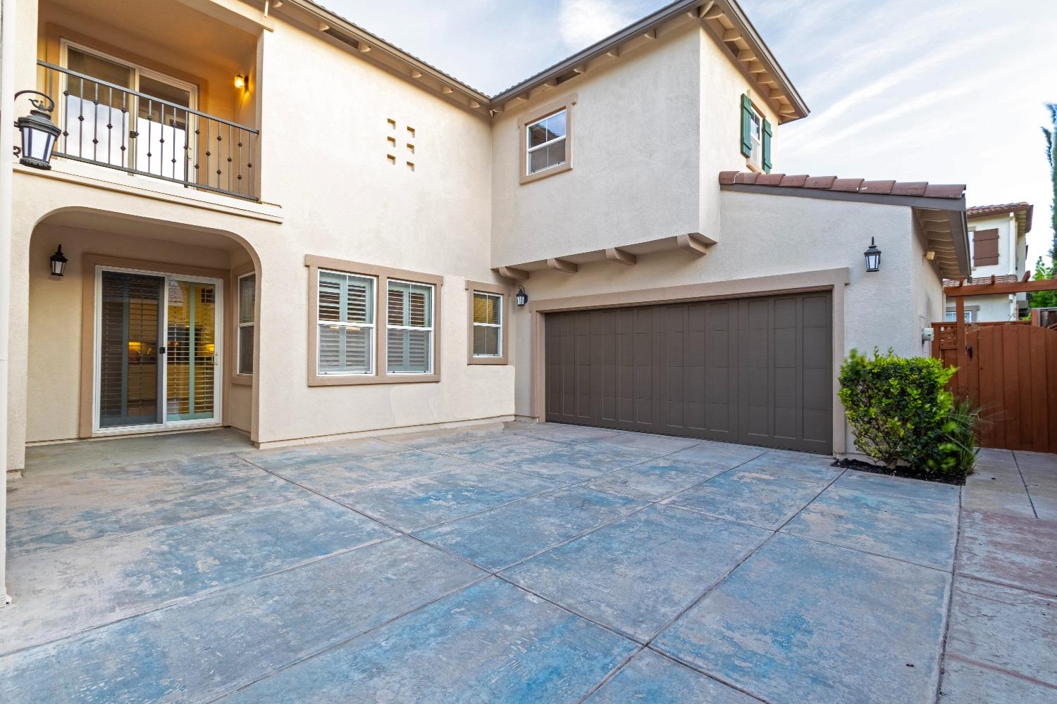 306 W Conejo Avenue