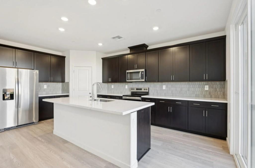 1287 Bastion Ave.