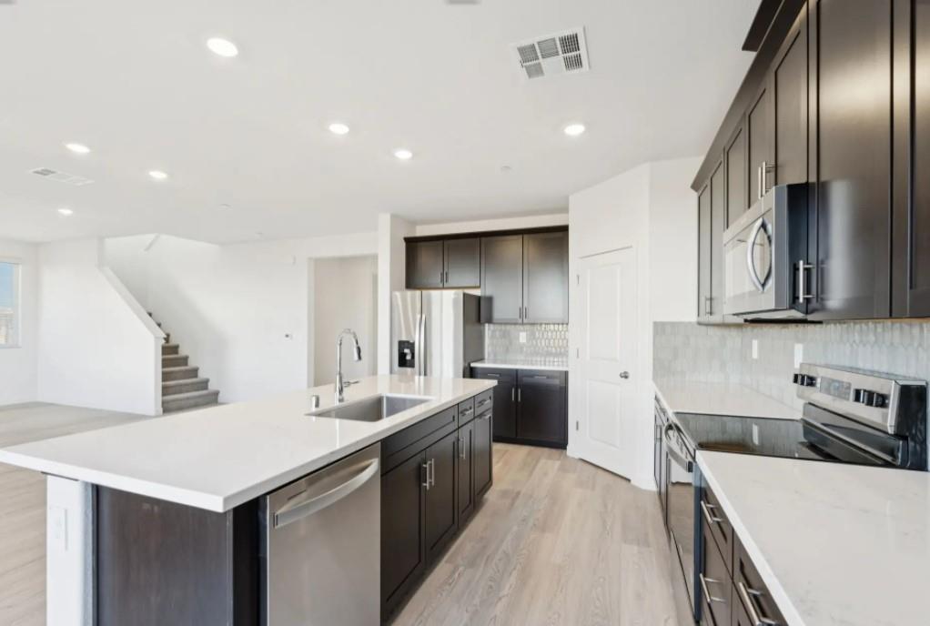 1287 Bastion Ave.