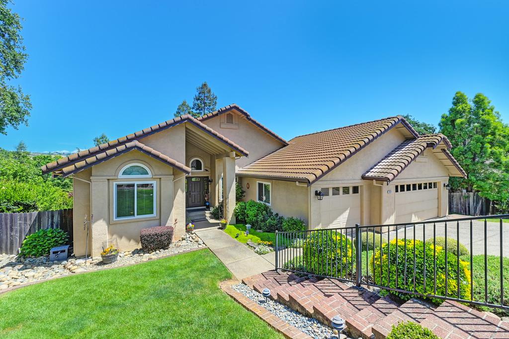 1915 Sapphire Way