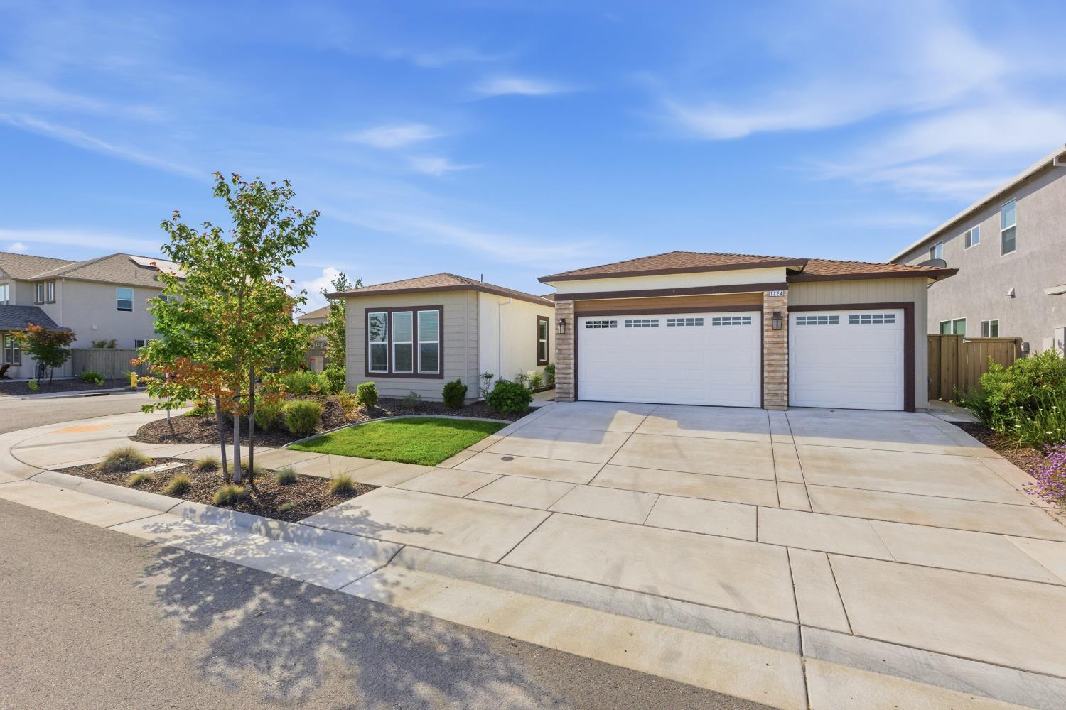 1224 Wadsworth Circle
