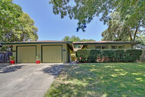 33 Simmons Way Davis CA 95616