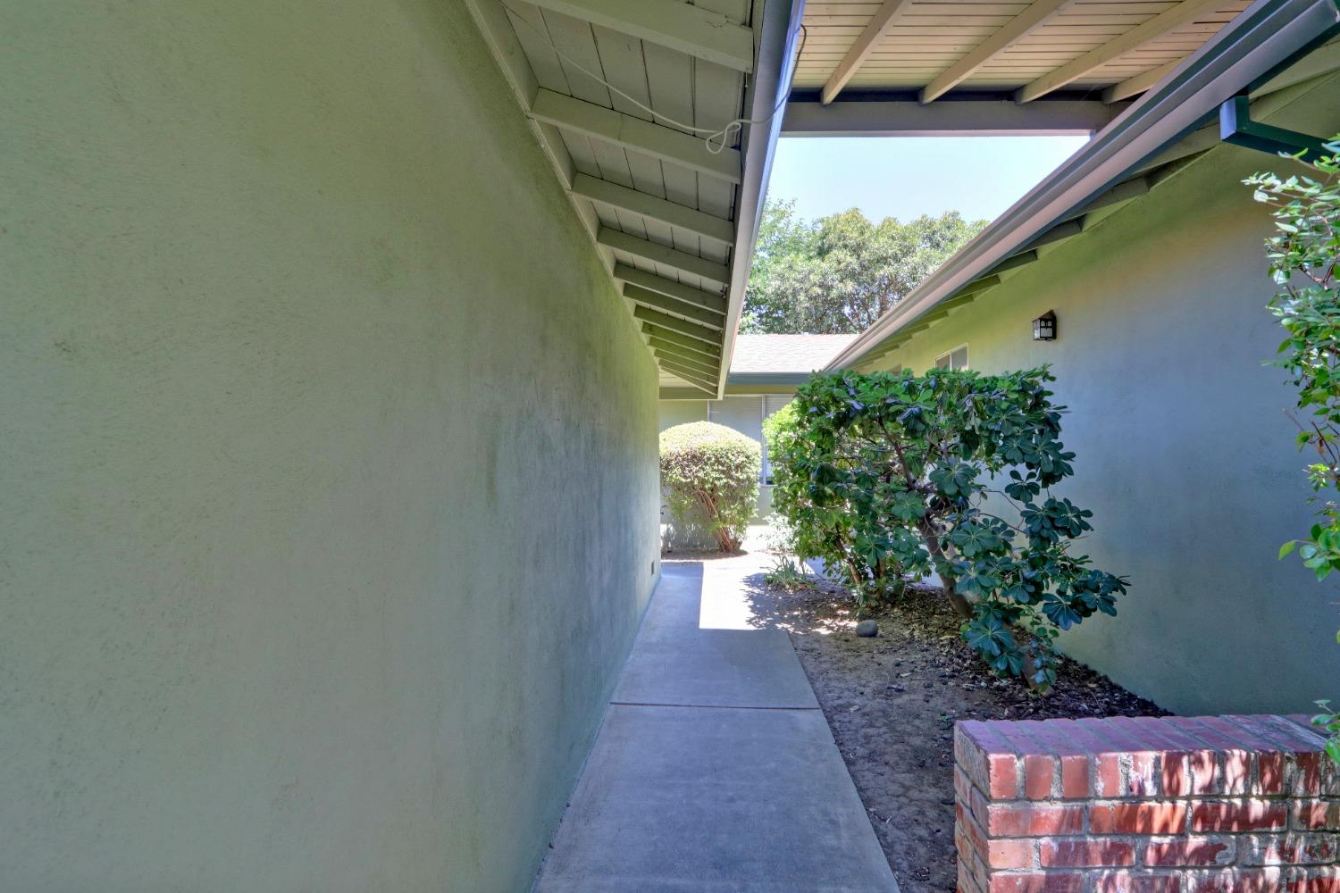 33 Simmons Way