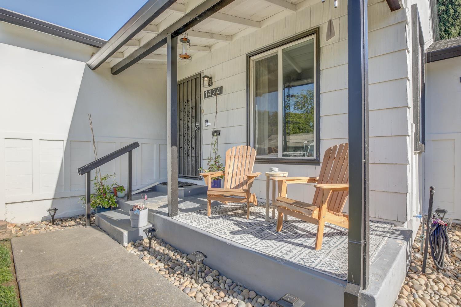 1424 Kitchner Road