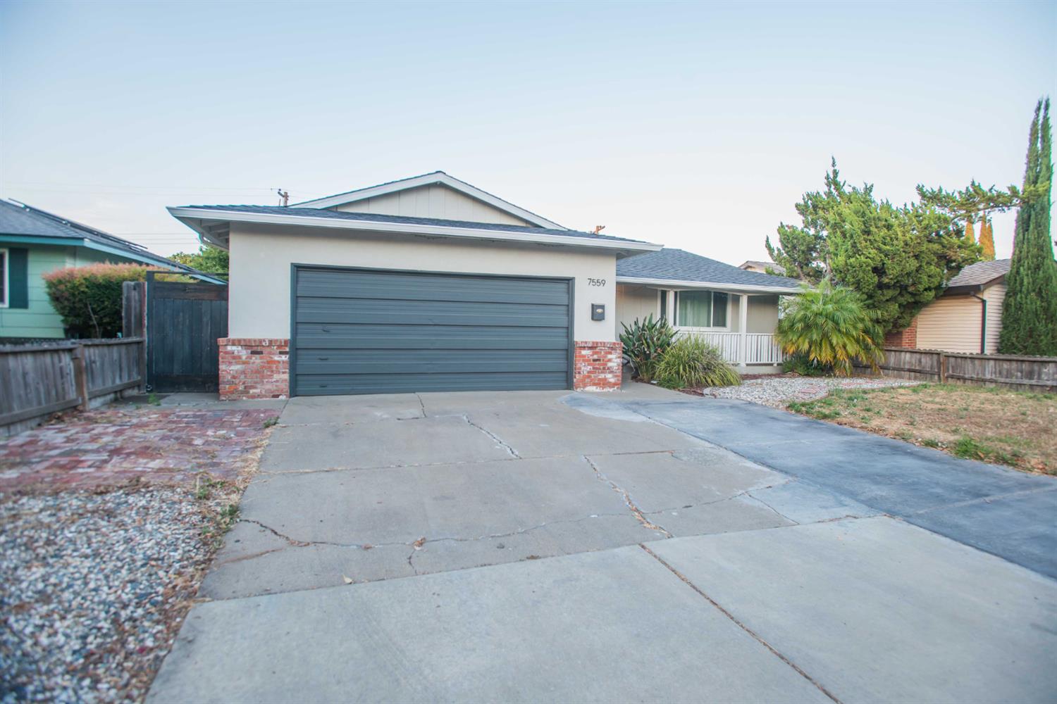7559 Thorpe Way