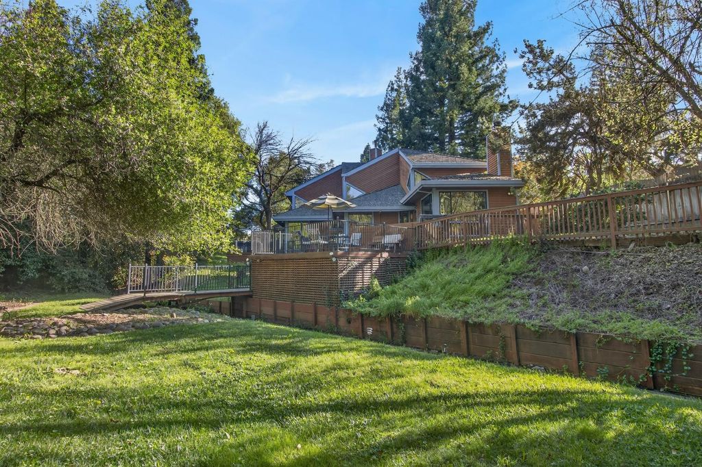 Photo of 7731 Winding Way, Fair Oaks, CA 95628 (MLS # 226032308)