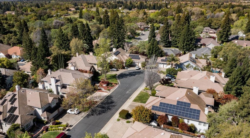 Photo of 6960 Green Leaf Ct, Granite Bay, CA 95746 (MLS # 225139359)