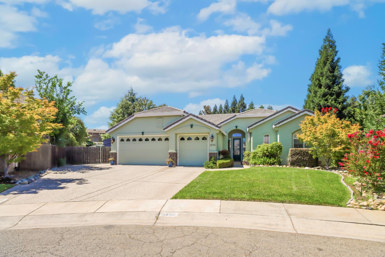 1876 Colin Court