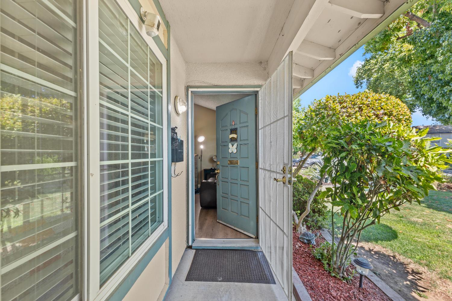 8852 Salmon Falls Drive