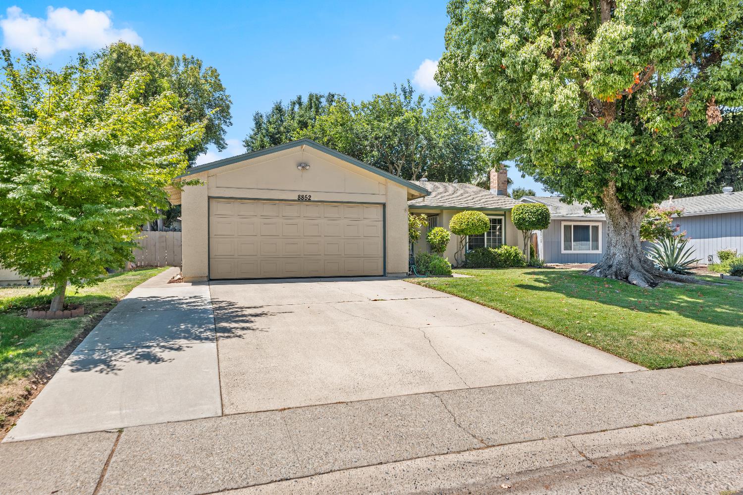 8852 Salmon Falls Drive