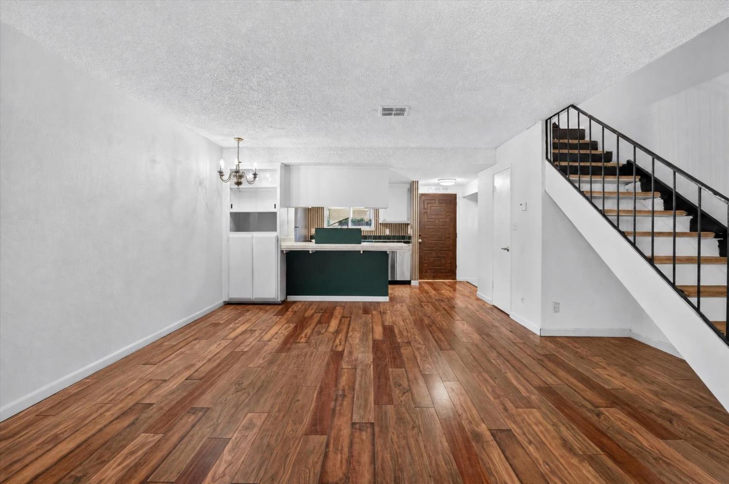 2358 Via Camino Avenue